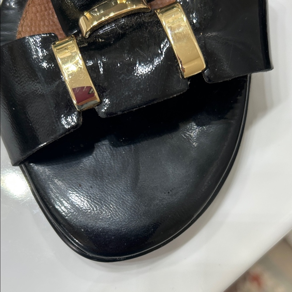 Sofft Women's Black and Gold Slide Sandals - Picture 8 of 8